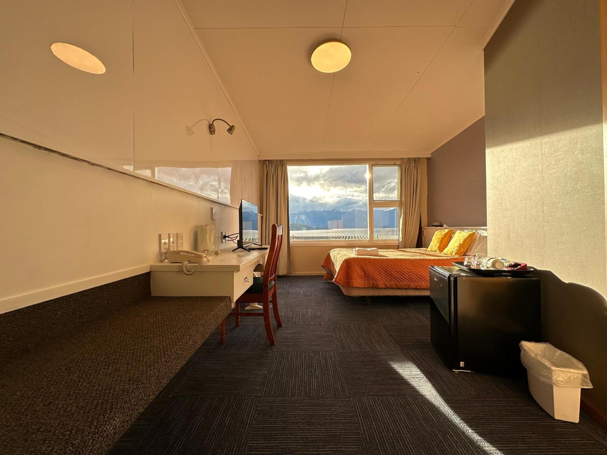 Te Anau Manapouri Lake Hotel Exterior foto