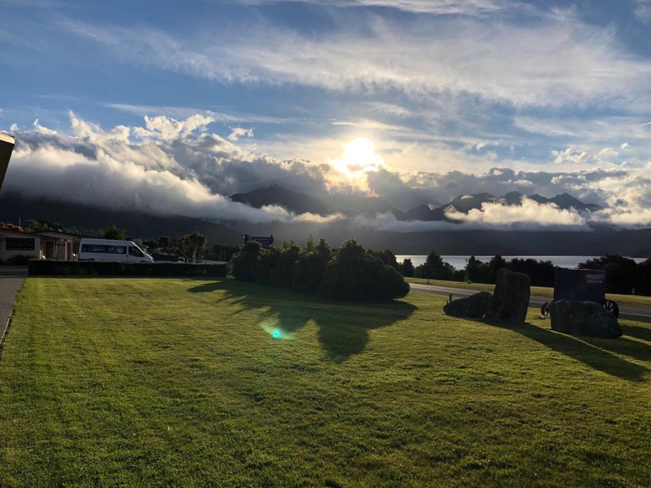Te Anau Manapouri Lake Hotel Exterior foto