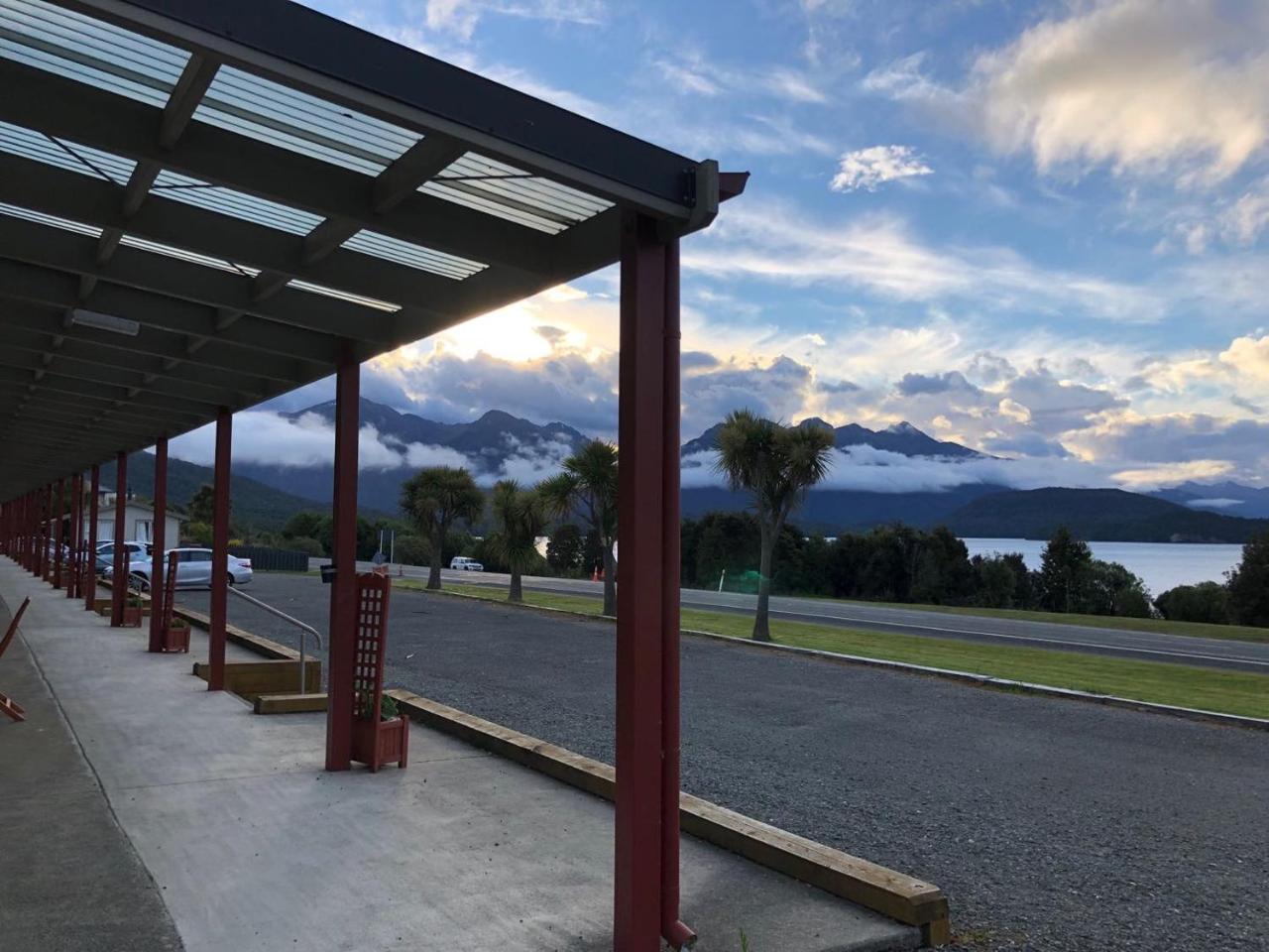 Te Anau Manapouri Lake Hotel Exterior foto