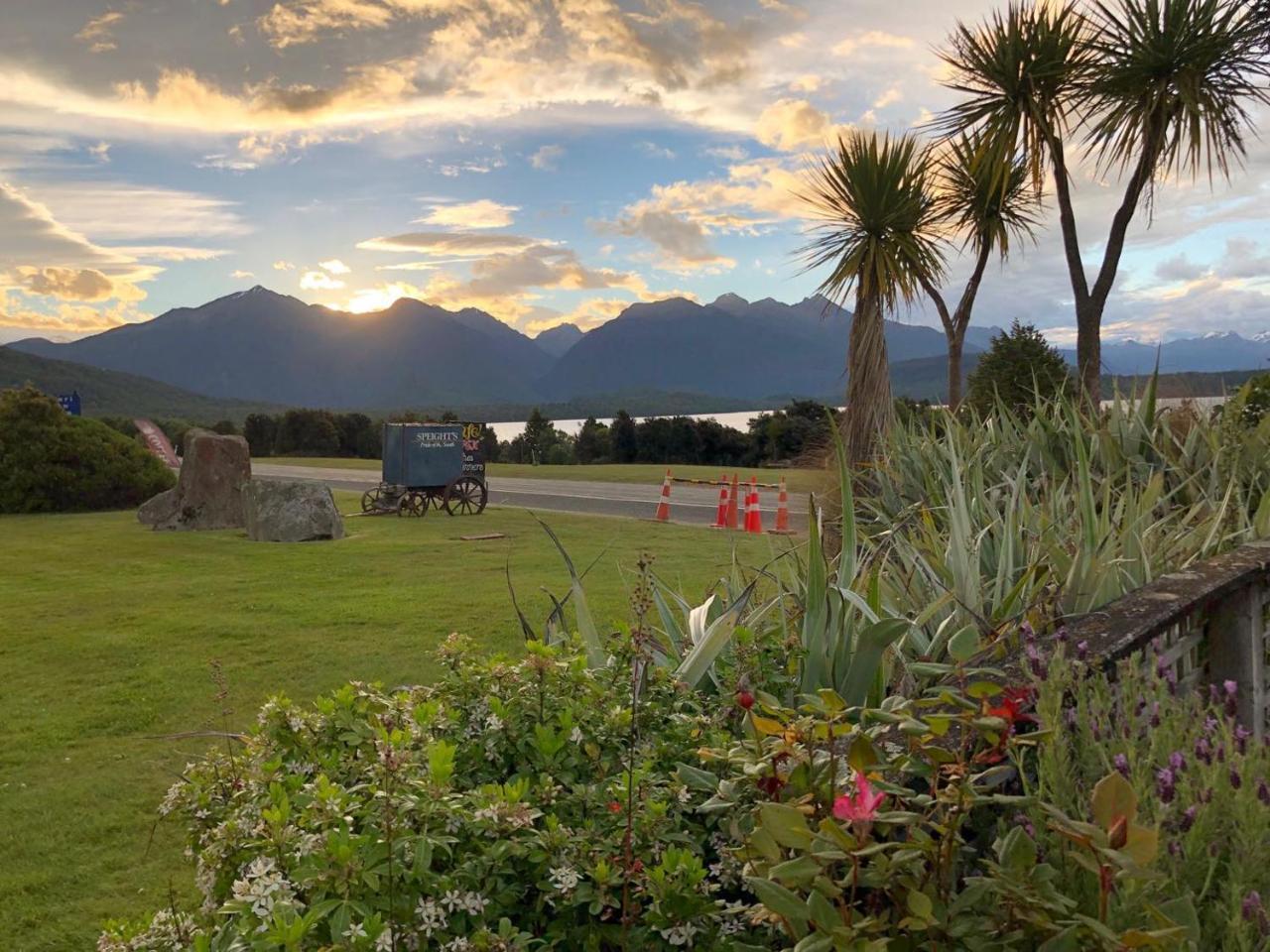 Te Anau Manapouri Lake Hotel Exterior foto