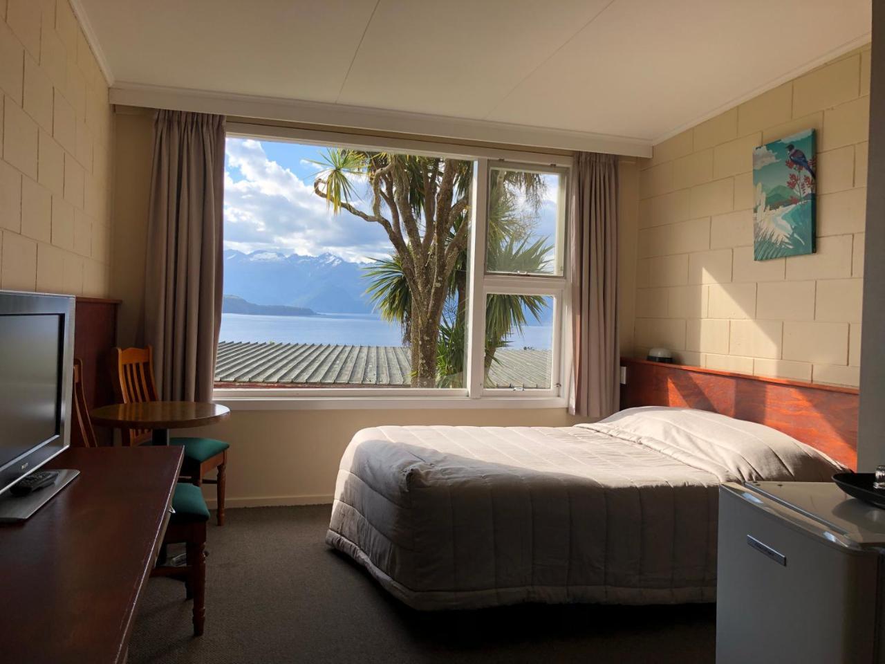 Te Anau Manapouri Lake Hotel Exterior foto
