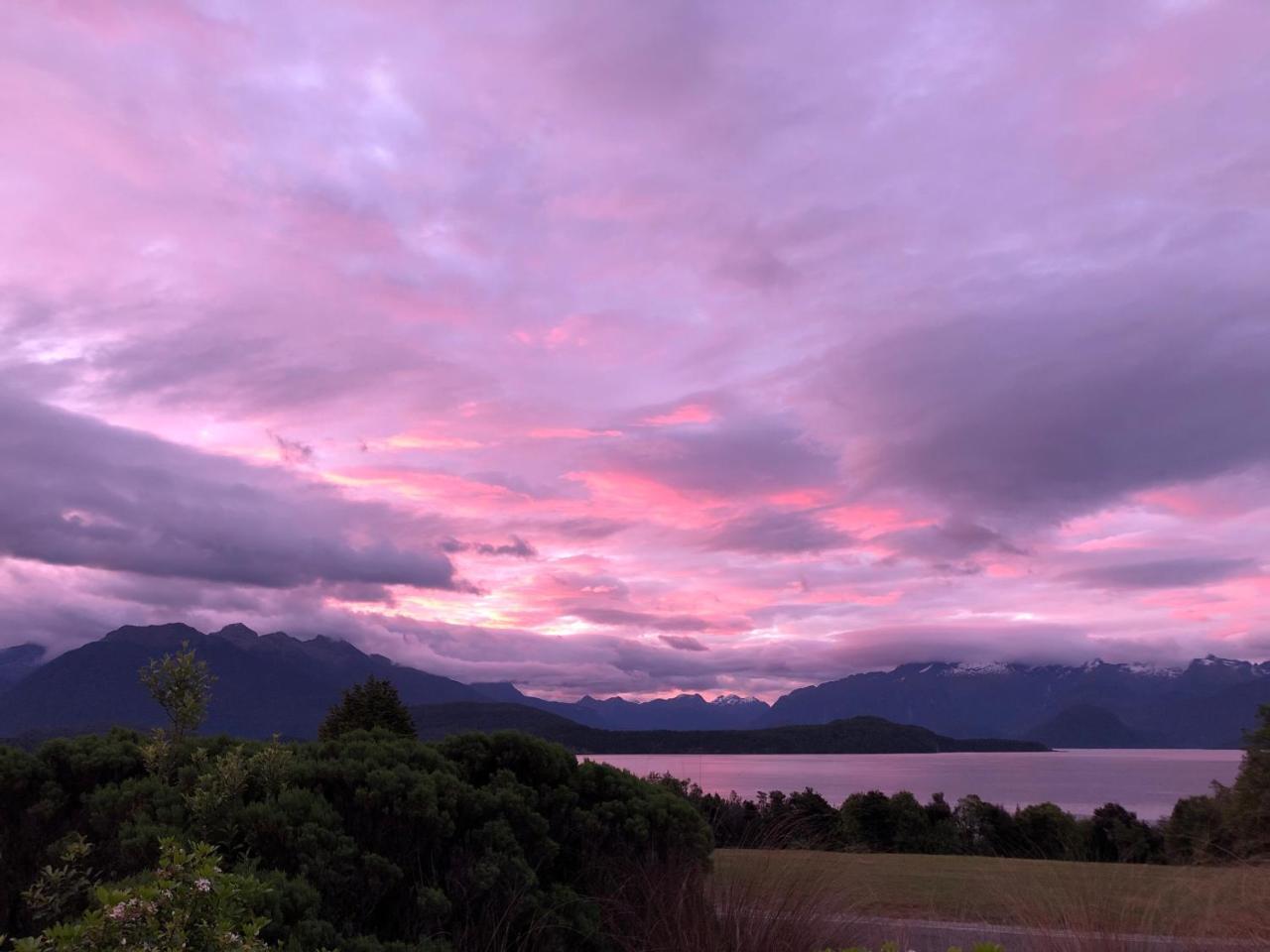 Manapouri Lakeview Motor Inn Exterior foto