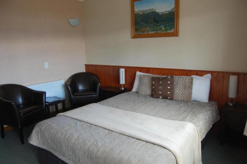 Te Anau Manapouri Lake Hotel Exterior foto